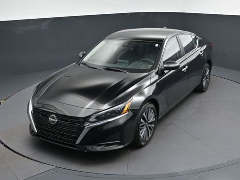 Used 2025 Nissan Altima 2.5 SV FWD image 31