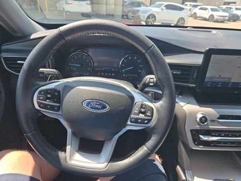 Used 2021 Ford Explorer XLT w/ Equipment Group 202A AWD/4WD image 13