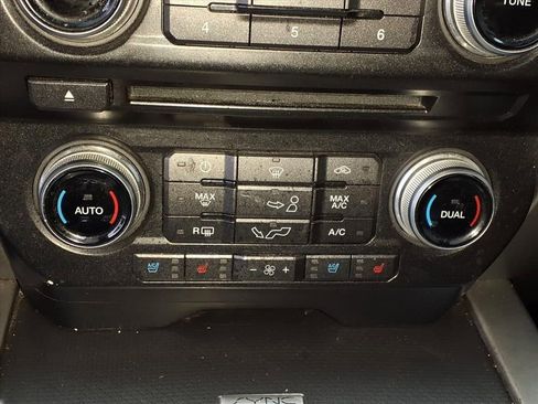 Used 2015 Ford F150 Lariat w/ Equipment Group 502A Luxury image 29