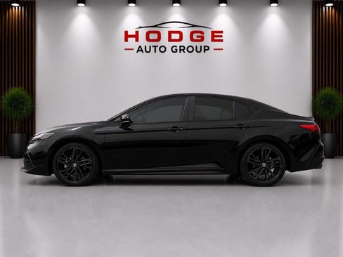 Used 2025 Toyota Camry XSE FWD image 8