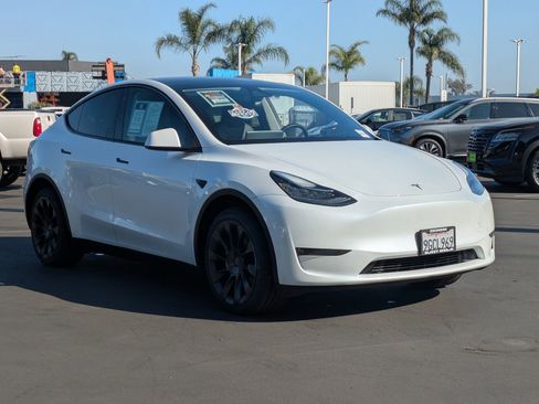 Used 2023 Tesla Model Y Long Range image 2