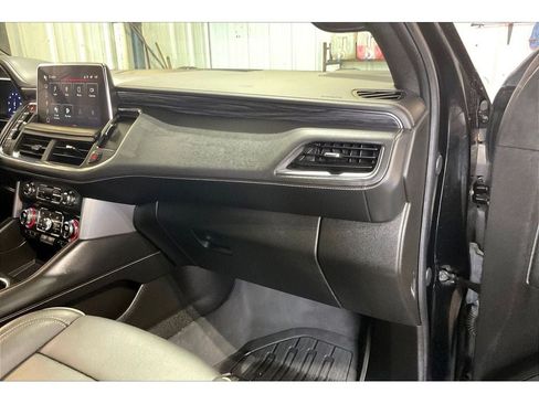 Used 2024 GMC Yukon SLT w/ SLT Luxury Package AWD/4WD image 18