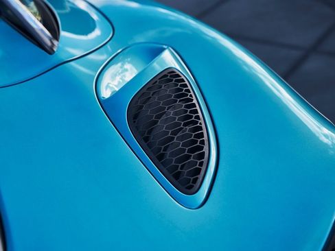 Used 2025 McLaren Artura Spider image 13