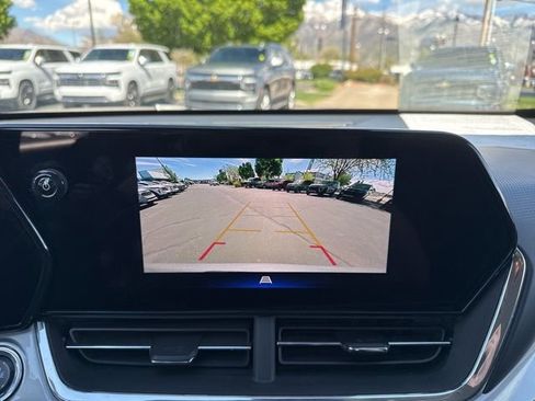 Used 2025 Chevrolet Trax LT FWD image 23