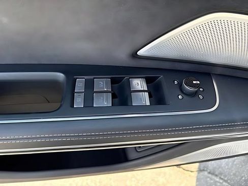 Used 2022 Audi S8 AWD/4WD image 15