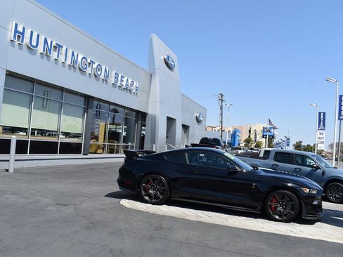 Used 2020 Ford Mustang Shelby GT500 w/ Carbon Fiber Track Pack image 3