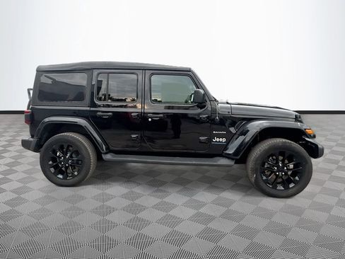 Used 2023 Jeep Wrangler Unlimited Sahara w/ Cold Weather Group AWD/4WD image 5