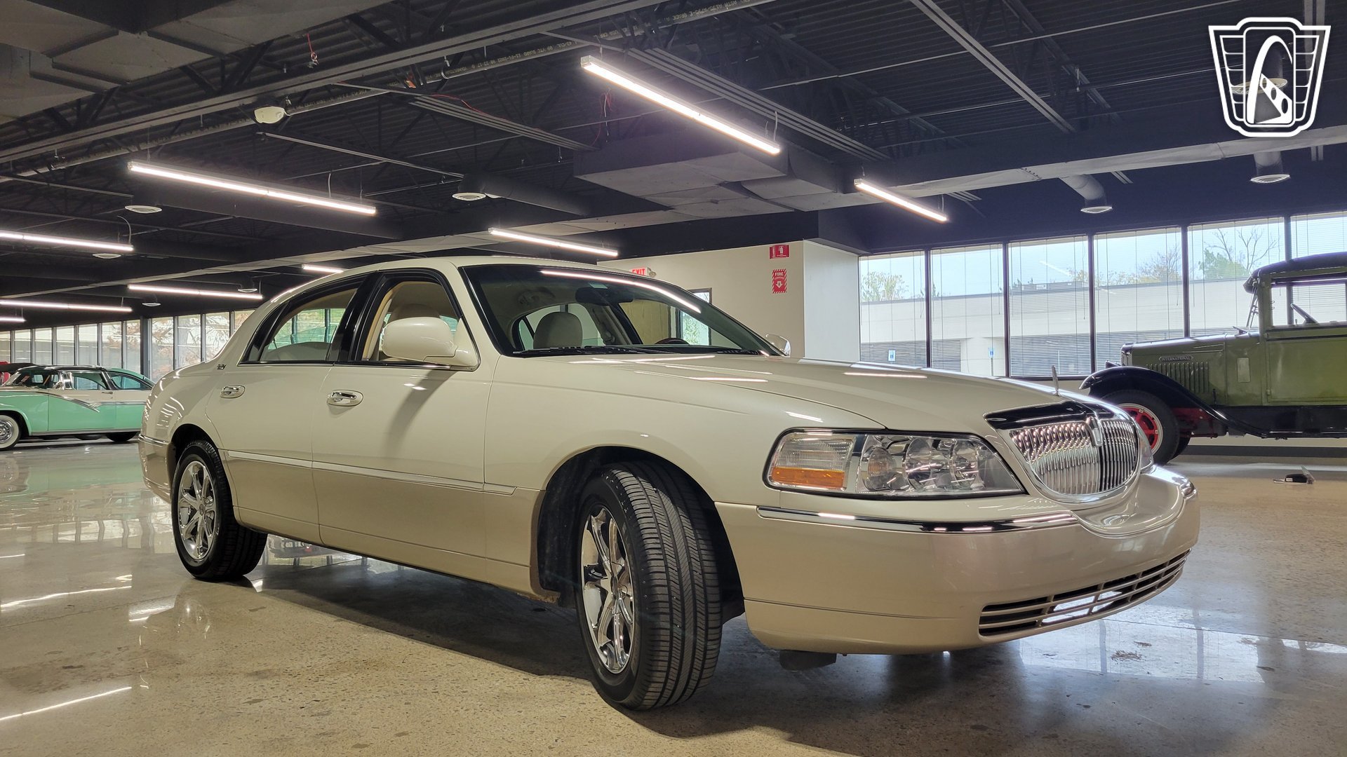 Used 2005 Lincoln Town Car Signature Limited RWD image 40