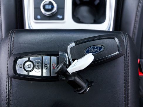 Used 2023 Ford Explorer Platinum w/ Technology Package AWD/4WD image 31