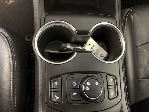 Used 2022 GMC Terrain SLT image 14