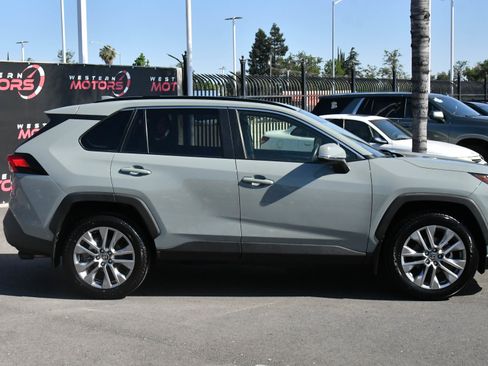 Used 2023 Toyota RAV4 XLE Premium FWD image 9