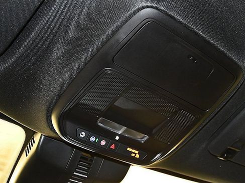 Used 2025 Chevrolet Traverse LT image 24