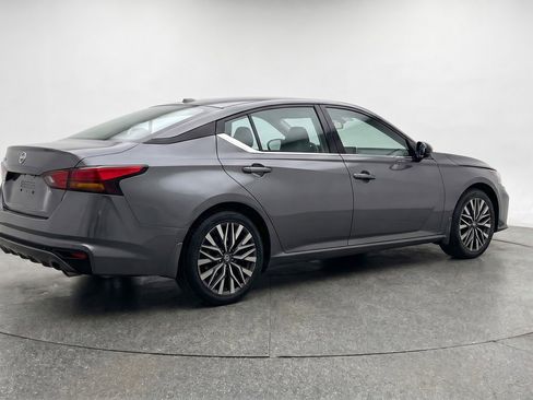 Used 2025 Nissan Altima 2.5 SV FWD image 9