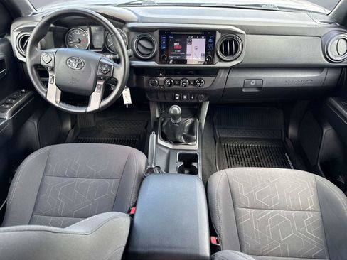 Used 2018 Toyota Tacoma TRD Sport AWD/4WD image 14