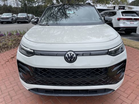 New 2026 Volkswagen Tiguan SE R-Line AWD/4WD image 2