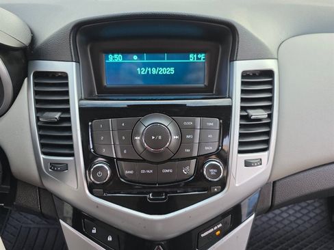 Used 2013 Chevrolet Cruze LS image 32