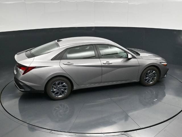 Used 2024 Hyundai Elantra SEL FWD image 35