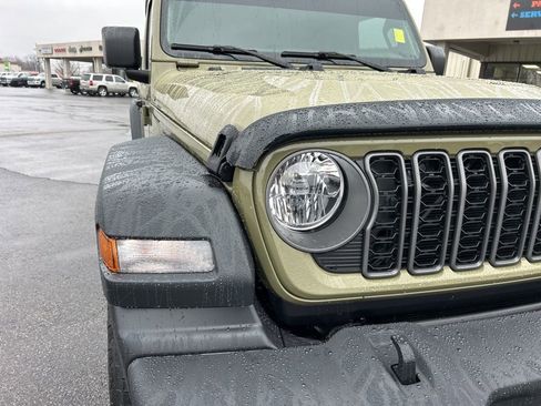 Used 2025 Jeep Wrangler Sport S image 31