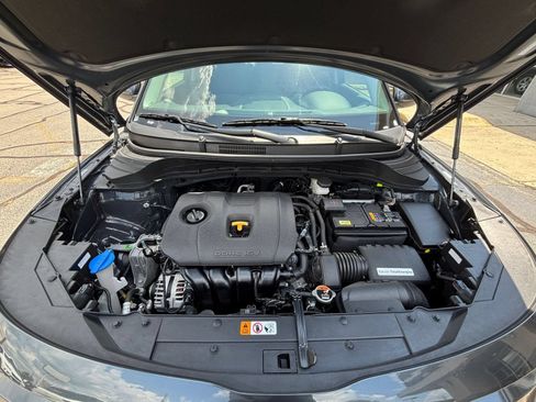 Used 2025 Kia Soul LX w/ LX Technology Package FWD image 30