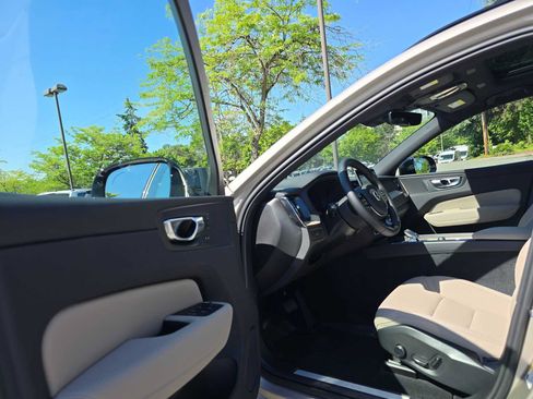 Used 2026 Volvo XC60 B5 Plus w/ Protection Package Premier AWD/4WD image 18