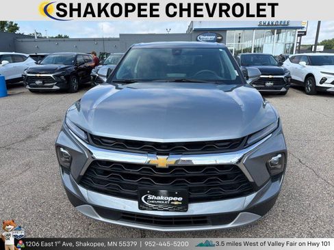 Used 2025 Chevrolet Blazer LT AWD/4WD image 2