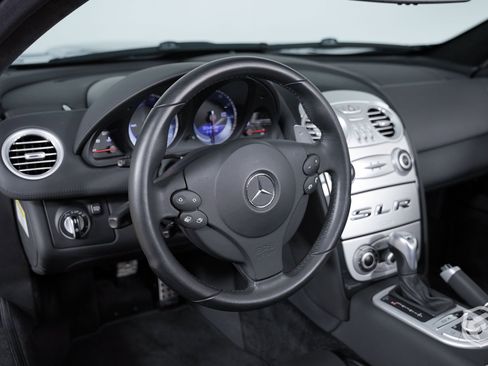 Used 2008 Mercedes-Benz SLR image 16