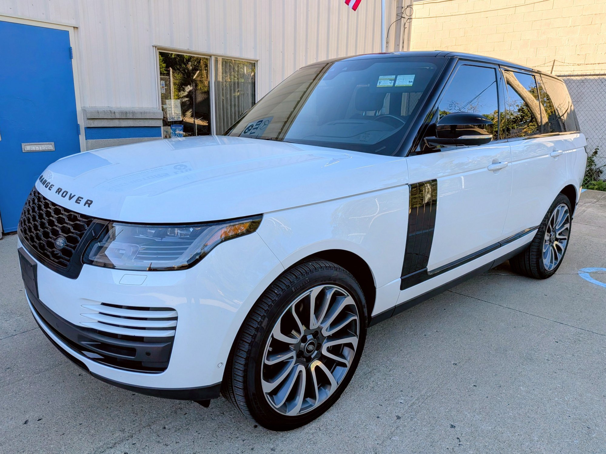 Used 2018 Land Rover Range Rover HSE AWD/4WD image 1