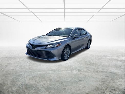 Used 2018 Toyota Camry L image 8