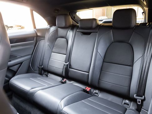 Certified 2025 Porsche Macan Electric image 27