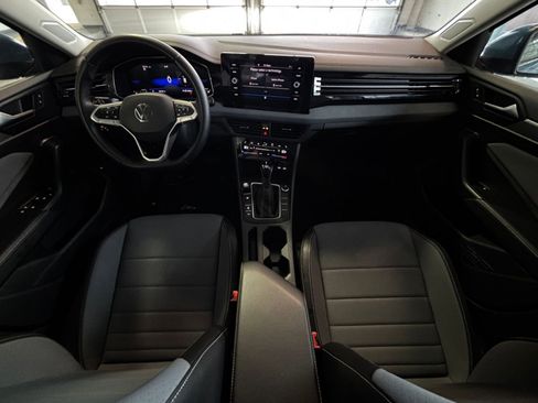 Used 2025 Volkswagen Jetta SE image 37