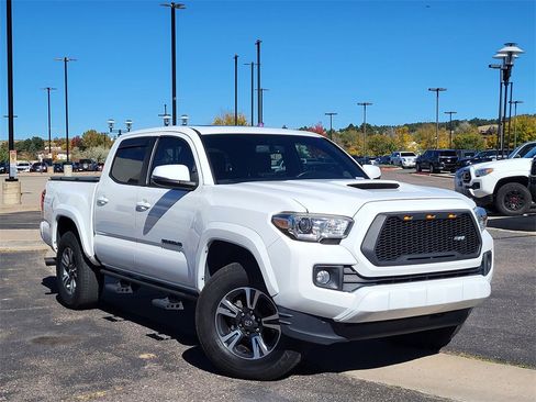 Used 2017 Toyota Tacoma TRD Sport w/ Premium & Technology Package image 3