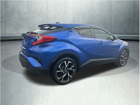Used 2018 Toyota C-HR XLE image 5