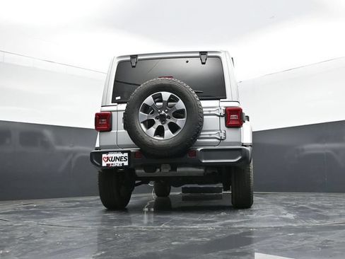 Used 2023 Jeep Wrangler Unlimited Sahara w/ LED Lighting Group AWD/4WD image 42