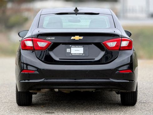 Used 2018 Chevrolet Cruze LS image 4