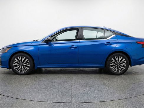 Used 2025 Nissan Altima 2.5 SV image 5