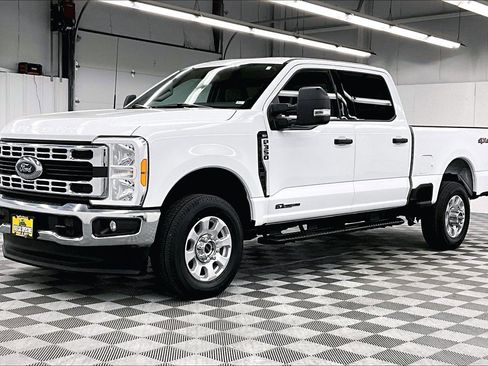 Used 2023 Ford F350 XLT AWD/4WD image 13