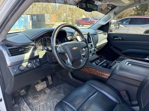 Used 2020 Chevrolet Suburban Premier AWD/4WD image 19