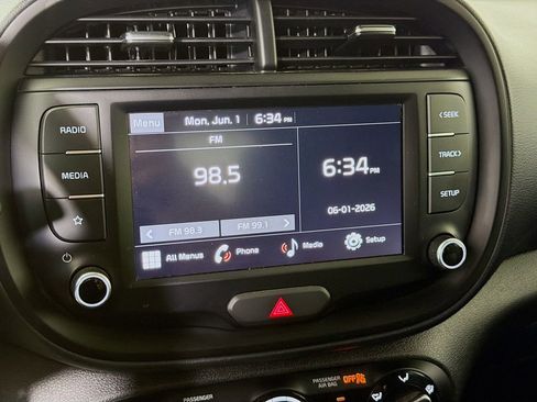 Used 2025 Kia Soul LX w/ LX Technology Package FWD image 32