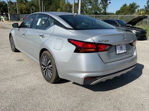 Used 2024 Nissan Altima 2.5 SV FWD image 4