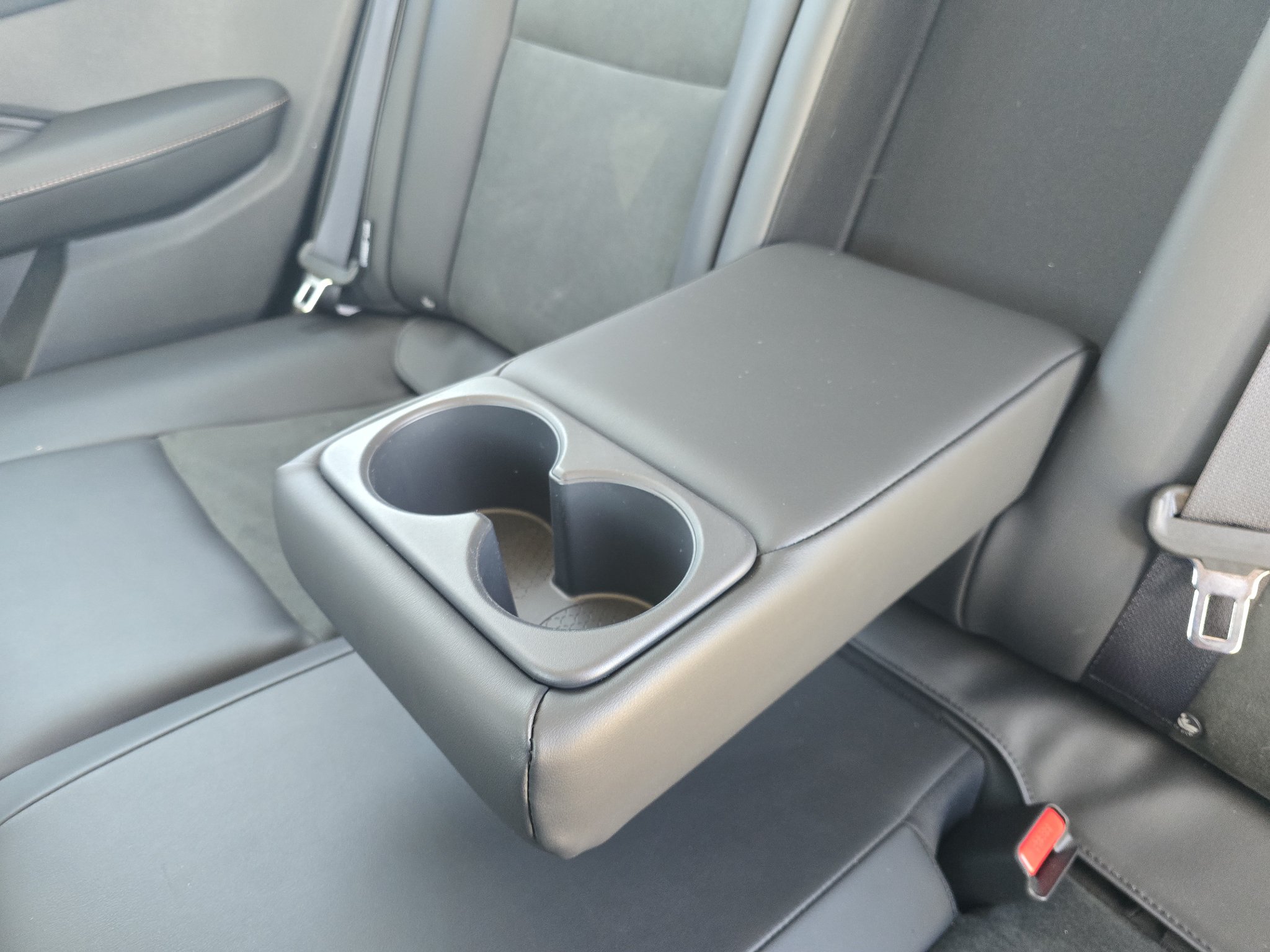 Used 2024 Nissan Ariya AWD image 29