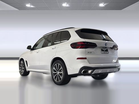 New 2026 BMW X5 xDrive50e w/ M Sport Package image 3