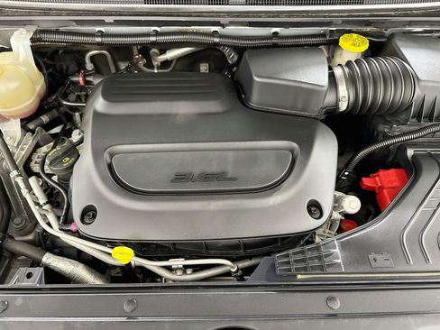 Used 2023 Chrysler Voyager LX FWD image 29