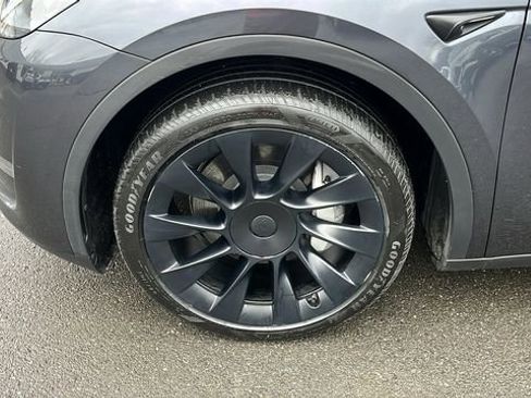 Used 2024 Tesla Model Y Long Range image 8
