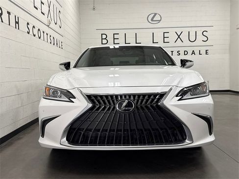 Used 2025 Lexus ES 300h 300h image 2
