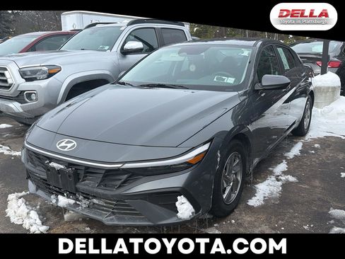 Used 2024 Hyundai Elantra SE image 1