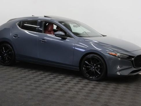 Used 2020 MAZDA MAZDA3 Hatchback w/ Premium Package FWD image 3