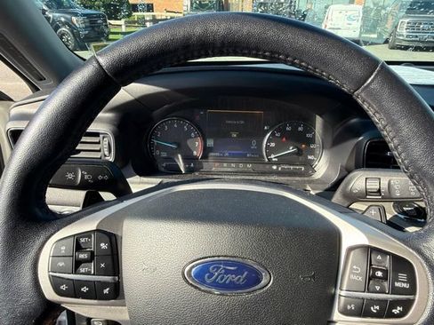 Certified 2021 Ford Explorer XLT w/ Equipment Group 202A RWD image 14