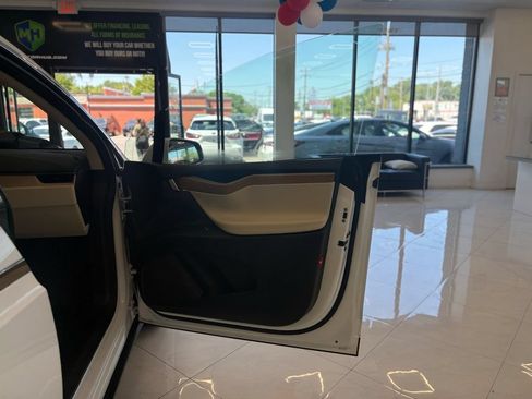 Used 2019 Tesla Model X AWD/4WD image 40