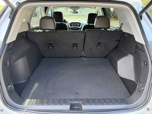 Used 2022 GMC Terrain SLT image 13