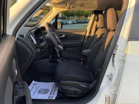 Used 2023 Jeep Renegade Latitude AWD/4WD image 13
